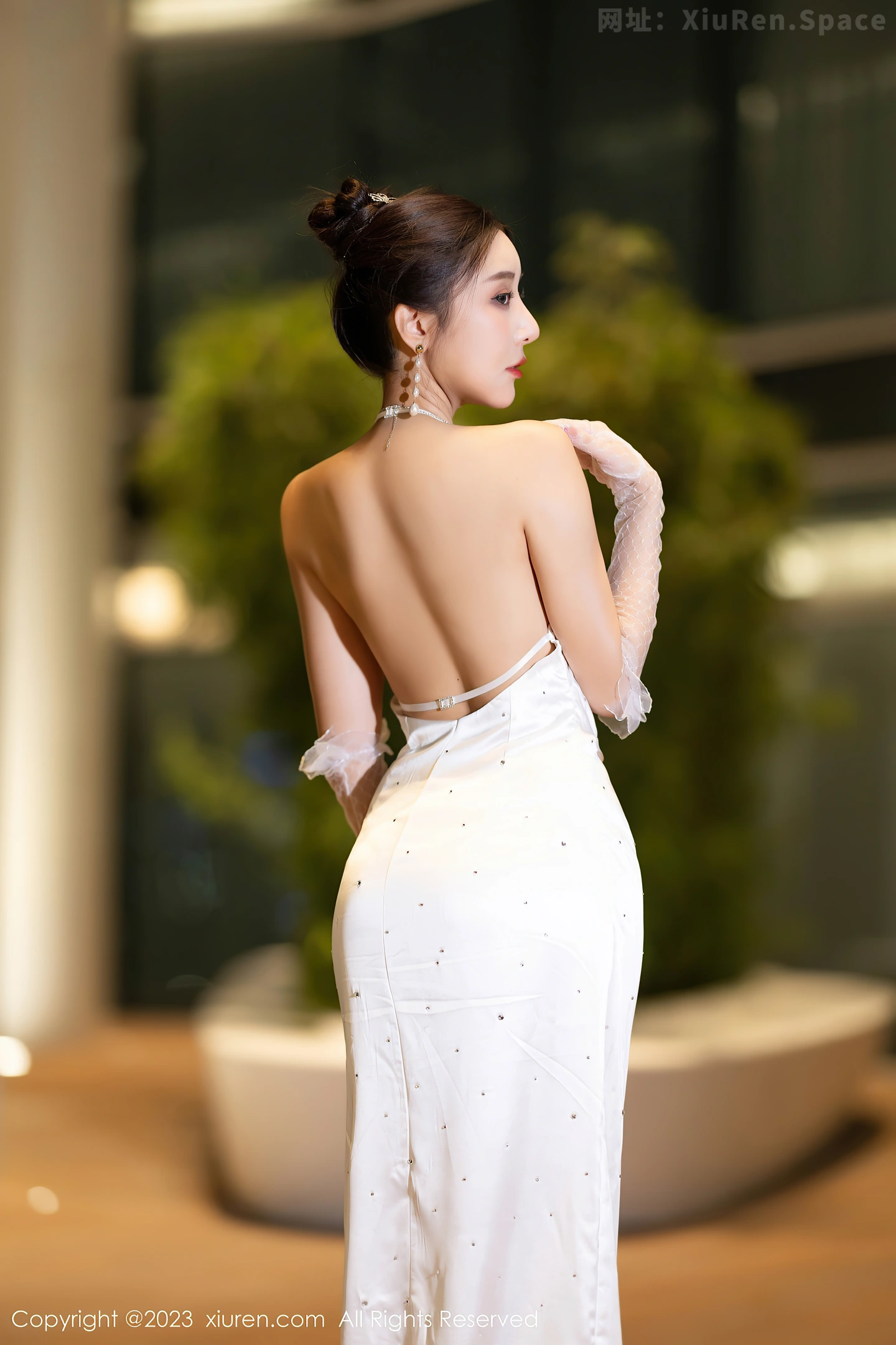 图片[5]-[XiuRen秀人网]VOL.7256 女神王馨瑶yanni白色长礼裙+黑色情趣内衣秀完美身材诱惑写真87P-秀人网官方网站